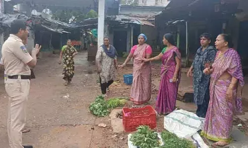 మోడల్ గా మార్కెట్ వ్యాపారాలు