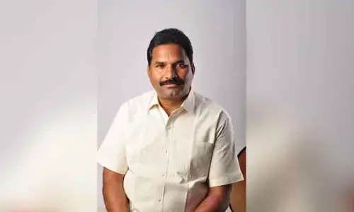 రాజకీయ ఉచ్చులో పడి.. భవిష్యత్తును నాశనం చేసుకోవద్దు!