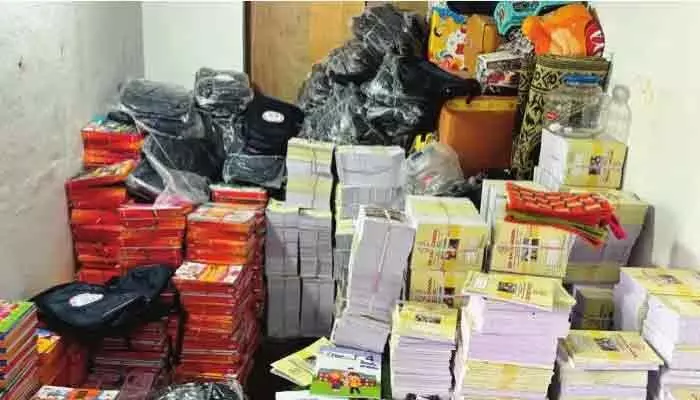 జోరుగా పాఠ్యపుస్తకాల దందా..! జోరుగా పాఠ్యపుస్తకాల దందా..!
