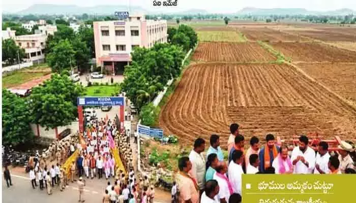 ‘కుడా’లో భూముల వేలం రగడ.. దేవాలయం వేదికగా సవాళ్లు! ‘కుడా’లో భూముల వేలం రగడ.. దేవాలయం వేదికగా సవాళ్లు!