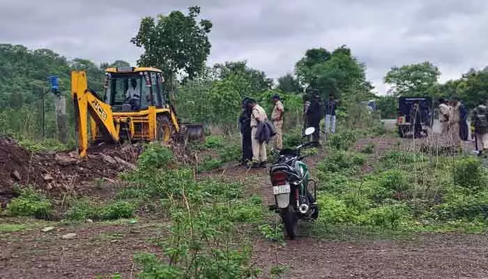 సుర్ధాపూర్లో అటవీ భూముల పేరిట 150 హెక్టార్ల భూమి స్వాధీనం సుర్ధాపూర్లో అటవీ భూముల పేరిట 150 హెక్టార్ల భూమి స్వాధీనం
