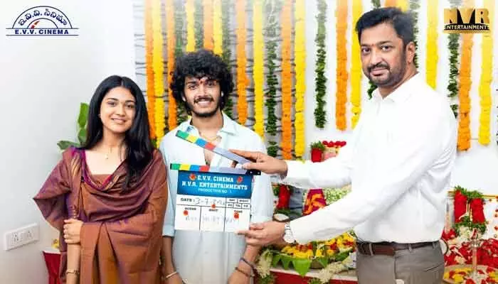 పూజా కార్యక్రమంతో స్టార్ట్ అయిన హర్ష రోషన్ కొత్త సినిమా.. హీరోయిన్ ఎవరంటే? పూజా కార్యక్రమంతో స్టార్ట్ అయిన హర్ష రోషన్ కొత్త సినిమా.. హీరోయిన్ ఎవరంటే?