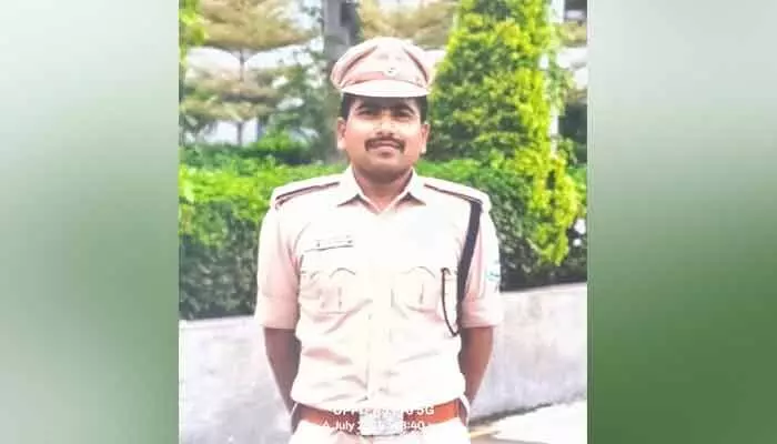 వాహనాల్లో పరిమితికి మించి ప్రయాణికులను ఎక్కించవద్దు వాహనాల్లో పరిమితికి మించి ప్రయాణికులను ఎక్కించవద్దు