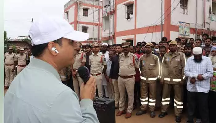 కాంటాక్ట్ కార్యక్రమంతో ప్రజలకు మరింత చేరువైన కామారెడ్డి పోలీసులు కాంటాక్ట్ కార్యక్రమంతో ప్రజలకు మరింత చేరువైన కామారెడ్డి పోలీసులు