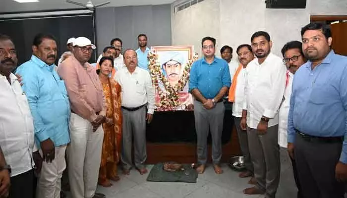 అణగారిన వర్గాల ఆత్మగౌరవానికి ప్రతీక కొమురయ్య అణగారిన వర్గాల ఆత్మగౌరవానికి ప్రతీక కొమురయ్య