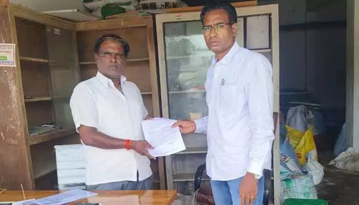 ఆగ్రో సేవా కేంద్రంపై సస్పెన్షన్ వేటు ఆగ్రో సేవా కేంద్రంపై సస్పెన్షన్ వేటు