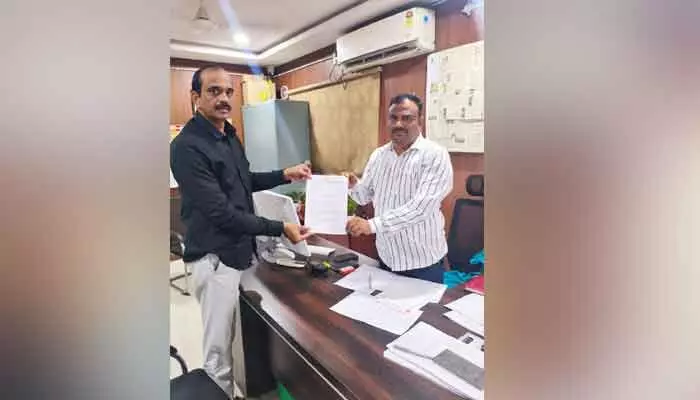 ఒకే ఫోన్ నంబర్పై 700కు పైగా ఓటర్లు! ఒకే ఫోన్ నంబర్పై 700కు పైగా ఓటర్లు!