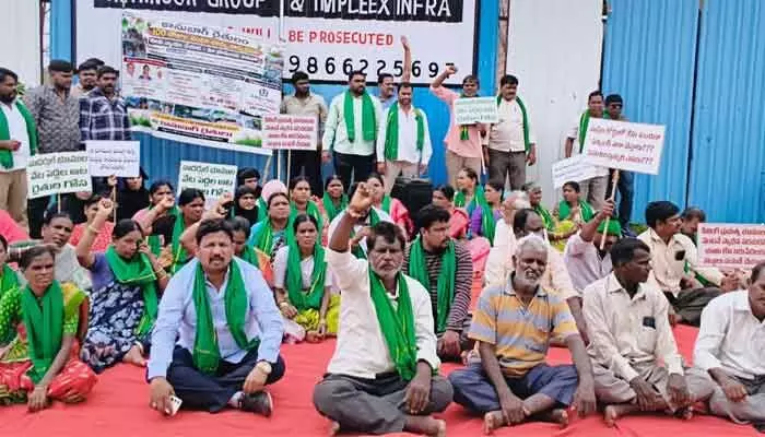 100 రోజులకు చేరిన భూ పోరాటం 100 రోజులకు చేరిన భూ పోరాటం