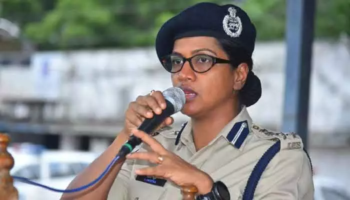 పోలీసులు అప్రమత్తంగా ఉండాలి: వరంగల్ పోలీస్ కమిషనర్ ఎన్. శ్వేత పోలీసులు అప్రమత్తంగా ఉండాలి: వరంగల్ పోలీస్ కమిషనర్ ఎన్. శ్వేత