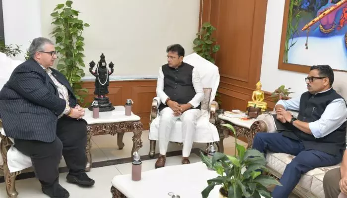 పారిశ్రామిక అభివృద్ధికి తెలంగాణ అనుకూలం.. రాష్ట్ర ఐటీ, పరిశ్రమల శాఖ మంత్రి శ్రీధర్బాబు పారిశ్రామిక అభివృద్ధికి తెలంగాణ అనుకూలం.. రాష్ట్ర ఐటీ, పరిశ్రమల శాఖ మంత్రి శ్రీధర్బాబు