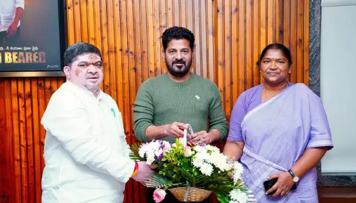 సీఎం రేవంత్ రెడ్డి 20ఏళ్ల రాజకీయ ప్రస్థానం.. శుభాకాంక్షలు తెలిపిన మంత్రులు, రాజకీయ ప్రముఖులు సీఎం రేవంత్ రెడ్డి 20ఏళ్ల రాజకీయ ప్రస్థానం.. శుభాకాంక్షలు తెలిపిన మంత్రులు, రాజకీయ ప్రముఖులు