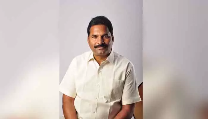 రాజకీయ ఉచ్చులో పడి.. భవిష్యత్తును నాశనం చేసుకోవద్దు! రాజకీయ ఉచ్చులో పడి.. భవిష్యత్తును నాశనం చేసుకోవద్దు!