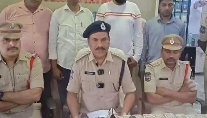 ఓనర్ ఇంట్లో చోరీ.. ముగ్గురు నిందితులు అరెస్ట్... ఓనర్ ఇంట్లో చోరీ.. ముగ్గురు నిందితులు అరెస్ట్...