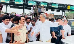 కోమల్ల టోల్‌గేట్ వద్ద కేటీఆర్ కాన్వాయ్‌ను అడ్డుకున్న పోలీసులు