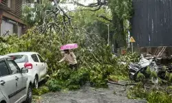 భారీ వర్షాలకు ముంబై అతలాకుతలం.. ముకేశ్ అంబానీకి తప్పిన ప్రమాదం భారీ వర్షాలకు ముంబై అతలాకుతలం.. ముకేశ్ అంబానీకి తప్పిన ప్రమాదం