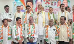 కాంగ్రెస్లో చేరిన నర్సన్నపల్లి సర్పంచ్ సహా 20 మంది కాంగ్రెస్లో చేరిన నర్సన్నపల్లి సర్పంచ్ సహా 20 మంది