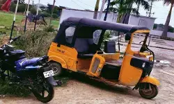పొతంశెట్టిపల్లిలో ఆటో బైక్ ఢీ.. ఇద్దరు వ్యక్తులకు తీవ్రగాయాలు పొతంశెట్టిపల్లిలో ఆటో బైక్ ఢీ.. ఇద్దరు వ్యక్తులకు తీవ్రగాయాలు