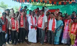 టీయూసీఐలో చేరిన పెంకు కార్మికులు టీయూసీఐలో చేరిన పెంకు కార్మికులు