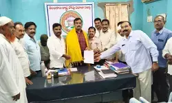 హుజూరాబాద్‌లో అక్రమ రేషన్ బియ్యం స్వాధీనం