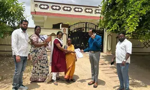 ఓటర్ల జాబితా ఆధారంగానే ‘ఎస్‌ఐఆర్‌’ ఫారాల భర్తీ: తహసీల్దార్ రమేశ్
