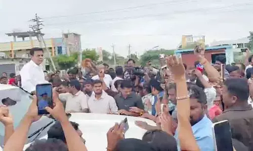 కన్నెపల్లి పంప్‌‌హౌస్ సందర్శన ఉద్రిక్తం.. KTR కాన్వాయ్‌ను అడ్డుకున్న పోలీసులు