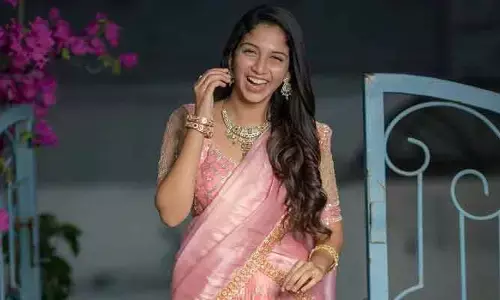 దయచేసి వాటిని నమ్మి మోసపోవద్దు.. కీలక ప్రకటనతో అభిమానులను హెచ్చరించిన  శ్రీదేవి