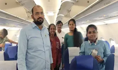 పేద విద్యార్థులను ప్రోత్సహించేందుకే ఉచిత విమానయానం...