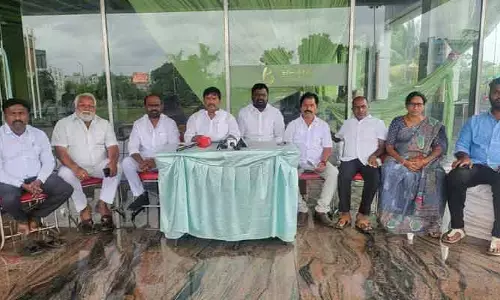 షోకాజ్ నోటీసుకు భయపడేది లేదు : మాజీ సర్పంచ్ బేరి ఈశ్వర్