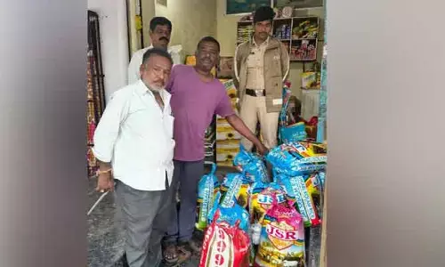 హుజూరాబాద్‌లో అక్రమ రేషన్ బియ్యం స్వాధీనం