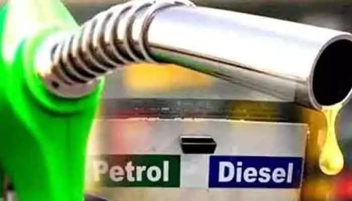 Petrol Diesel Prices(July 05): తెలుగు రాష్ట్రాల్లో పెట్రోల్, డీజిల్, CNG ధరలు Petrol Diesel Prices(July 05): తెలుగు రాష్ట్రాల్లో పెట్రోల్, డీజిల్, CNG ధరలు