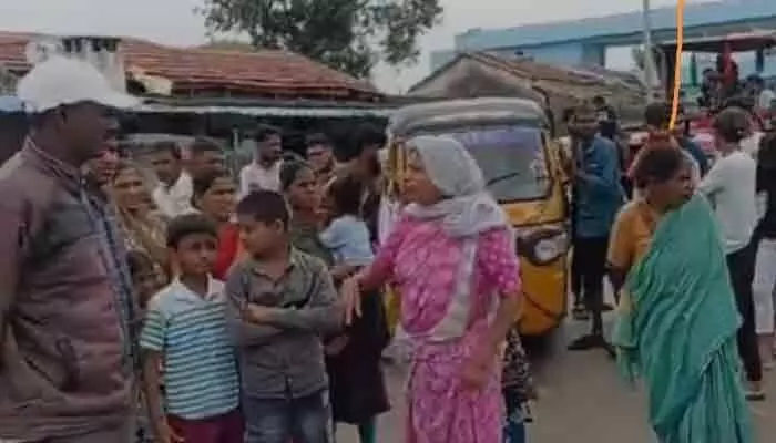 మంచినీటి కోసం రోడ్డెక్కిన మహిళలు మంచినీటి కోసం రోడ్డెక్కిన మహిళలు