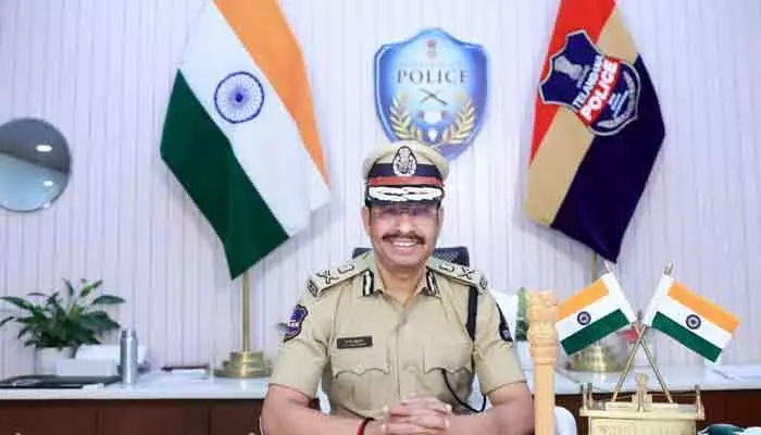 ‘అనుమతులు ఉన్న కాలేజీల్లోనే చేరాలి’.. స్టూడెంట్స్కు సీపీ సజ్జనార్ కీలక సూచనలు ‘అనుమతులు ఉన్న కాలేజీల్లోనే చేరాలి’.. స్టూడెంట్స్కు సీపీ సజ్జనార్ కీలక సూచనలు