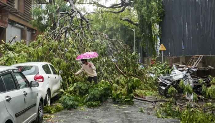 భారీ వర్షాలకు ముంబై అతలాకుతలం.. ముకేశ్ అంబానీకి తప్పిన ప్రమాదం