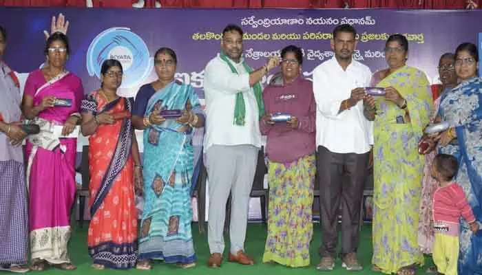 నియోజకవర్గంలోని ప్రతి పేదవాడికి ఉచితంగా కంటి ఆపరేషన్లు చేయించడమే ఐక్యత ఫౌండేషన్ లక్ష్యం నియోజకవర్గంలోని ప్రతి పేదవాడికి ఉచితంగా కంటి ఆపరేషన్లు చేయించడమే ఐక్యత ఫౌండేషన్ లక్ష్యం
