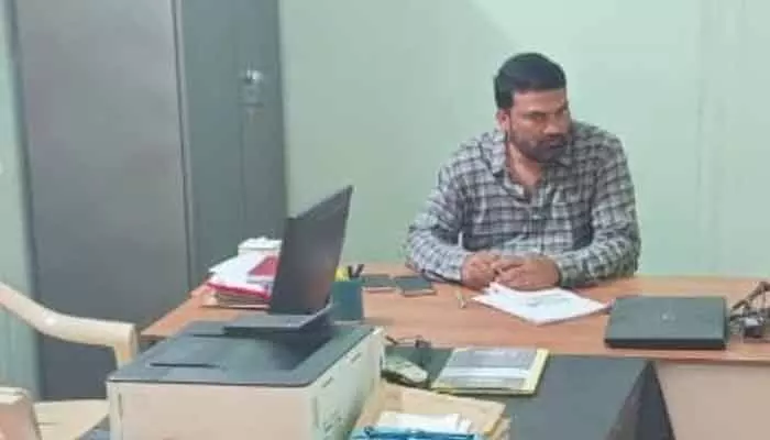 గోదావరి పరివాహక ప్రాంత ప్రజలు అప్రమత్తంగా ఉండాలి: తహసీల్దార్ సర్వర్ గోదావరి పరివాహక ప్రాంత ప్రజలు అప్రమత్తంగా ఉండాలి: తహసీల్దార్ సర్వర్