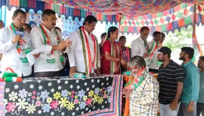 ప్రతి కార్యకర్త కాంగ్రెస్కు అండ ప్రతి కార్యకర్త కాంగ్రెస్కు అండ