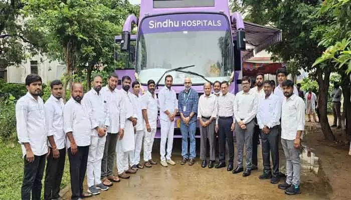 మహిళలు తప్పనిసరిగా క్యాన్సర్ పరీక్షలు చేయించుకోవాలి : ఎంపీ మహిళలు తప్పనిసరిగా క్యాన్సర్ పరీక్షలు చేయించుకోవాలి : ఎంపీ