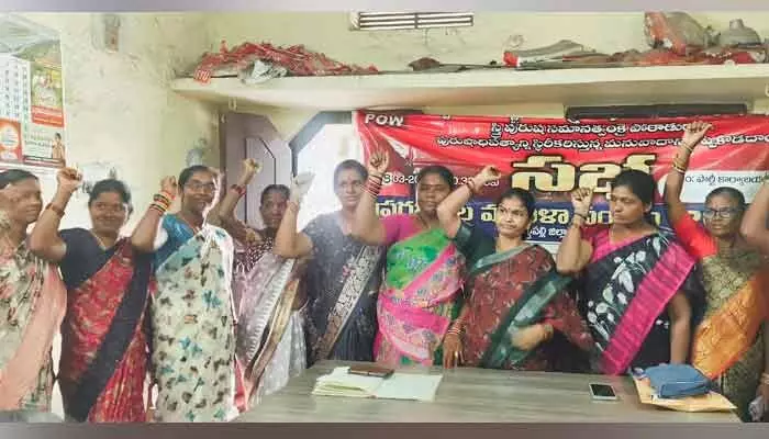 మహిళల పై పెరుగుతున్న హింస, లైంగిక వేధింపులకు వ్యతిరేకంగా ఉద్యమించాలి మహిళల పై పెరుగుతున్న హింస, లైంగిక వేధింపులకు వ్యతిరేకంగా ఉద్యమించాలి