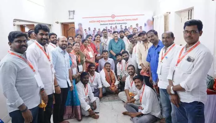 పార్టీ సంస్థాగతంపై జనసేన మరింత దూకుడు.. దరఖాస్తుల పరిశీలన పార్టీ సంస్థాగతంపై జనసేన మరింత దూకుడు.. దరఖాస్తుల పరిశీలన