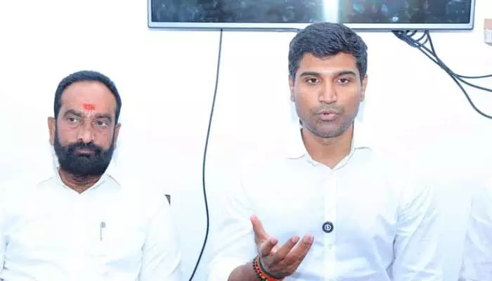 సజ్జల రాజకీయంపై ఎంపీ లావు సంచలన వ్యాఖ్యలు సజ్జల రాజకీయంపై ఎంపీ లావు సంచలన వ్యాఖ్యలు