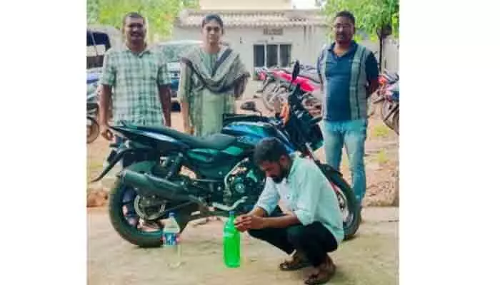 సారా అక్రమ రవాణాపై ఎక్సైజ్ దాడి సారా అక్రమ రవాణాపై ఎక్సైజ్ దాడి