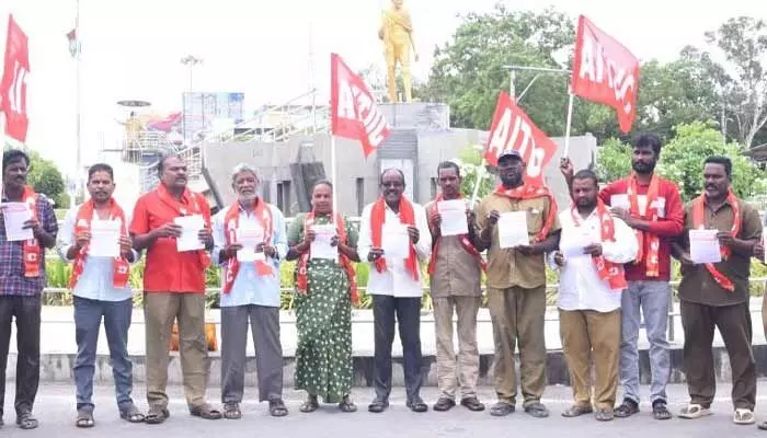 ‘చలో విజయవాడ’కు AITUC పిలుపు ‘చలో విజయవాడ’కు AITUC పిలుపు