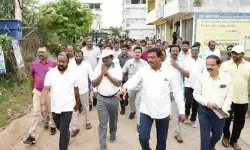 క్యాతనపల్లి మున్సిపాలిటీలో మంత్రి వివేక్‌ మార్నింగ్‌ వాక్‌..