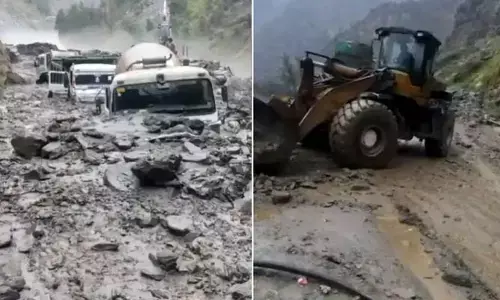జమ్మూకశ్మీర్‌లోని కిష్టవార్‌లో క్లౌడ్‌బరస్ట్‌.. బురద కింద చిక్కుకుపోయిన వాహనాలు (వీడియో)