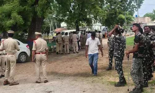 ఎమ్మెల్యే పర్యటనలో భారీ బందోబస్తు