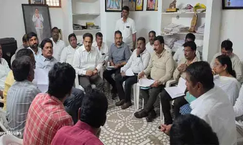 పేదలకు అండ.. కాంగ్రెస్ జెండా