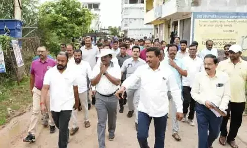 క్యాతనపల్లి మున్సిపాలిటీలో మంత్రి వివేక్‌ మార్నింగ్‌ వాక్‌..