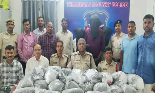 రైలు మార్గంలో గంజాయి అక్రమ రవాణా భగ్నం.. ముగ్గురి అరెస్ట్