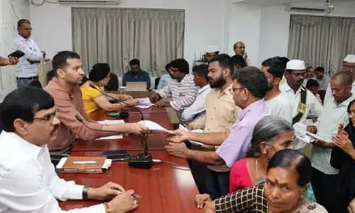 ప్రజావాణి ఫిర్యాదుల పరిష్కారానికి అధికారులు చొరవ చూపాలి : కలెక్టర్