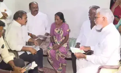 సాయికృష్ణ తల్లి విజయలక్ష్మికి భారీ ఆర్థిక సాయం.. చెక్కు అందజేత